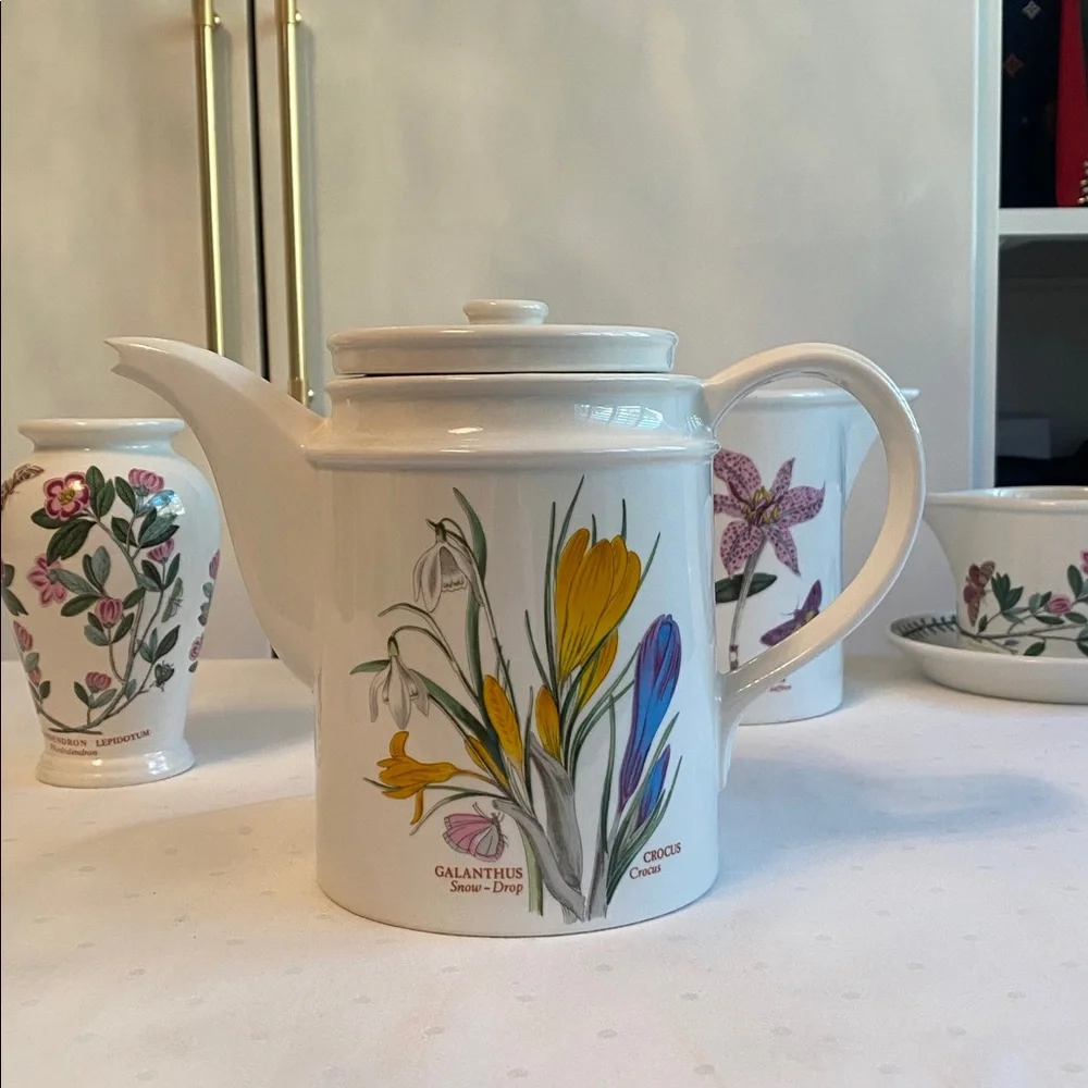 Portmeirion • “The Botanic Garden” Coffee Pot in Snowdrop & Crocus Flora Pattern - Picture 17 of 17